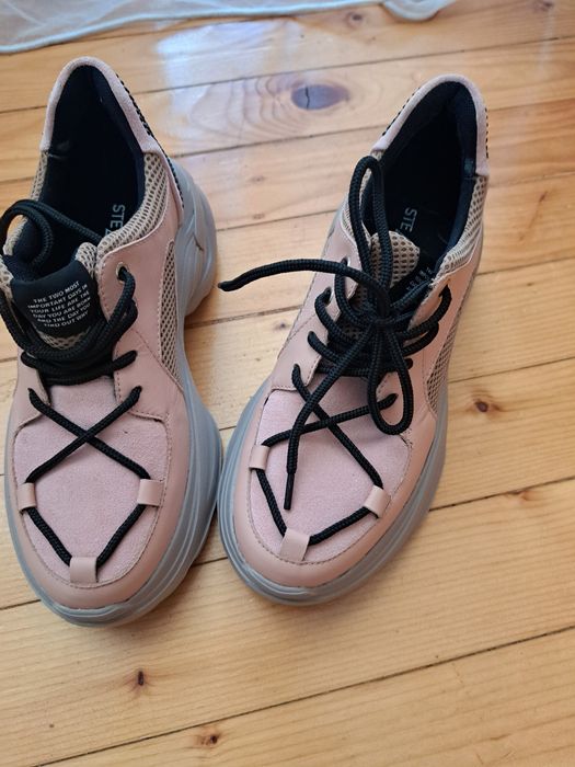 Нови спортни обувки