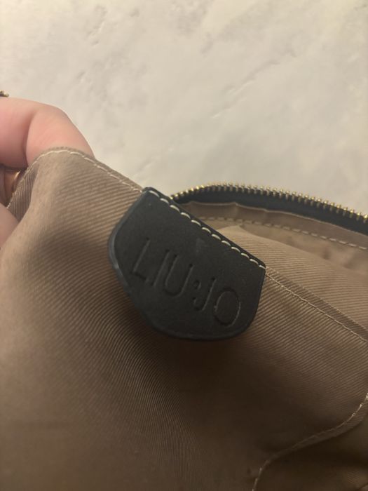 Продавам чанта (Liu Jo)