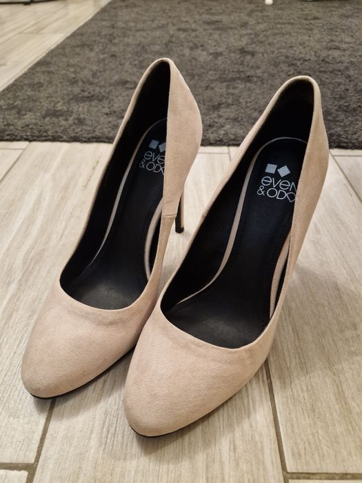 Дамски обувки с ток