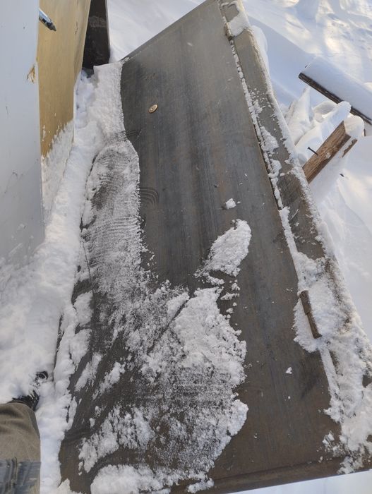 Железная дверь утепленыи зимним отличныи дверь отдам за 40 тысячи сроч