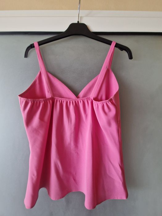 Costum cu maiou, fustă şi sacou