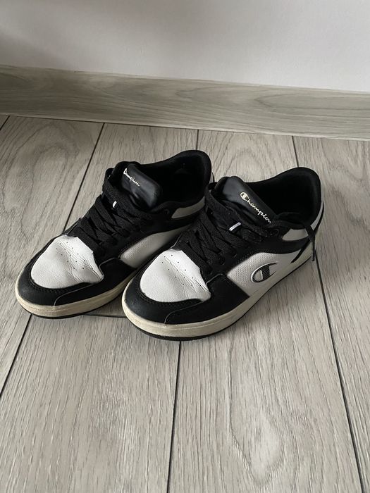 Adidasi albi cu negru