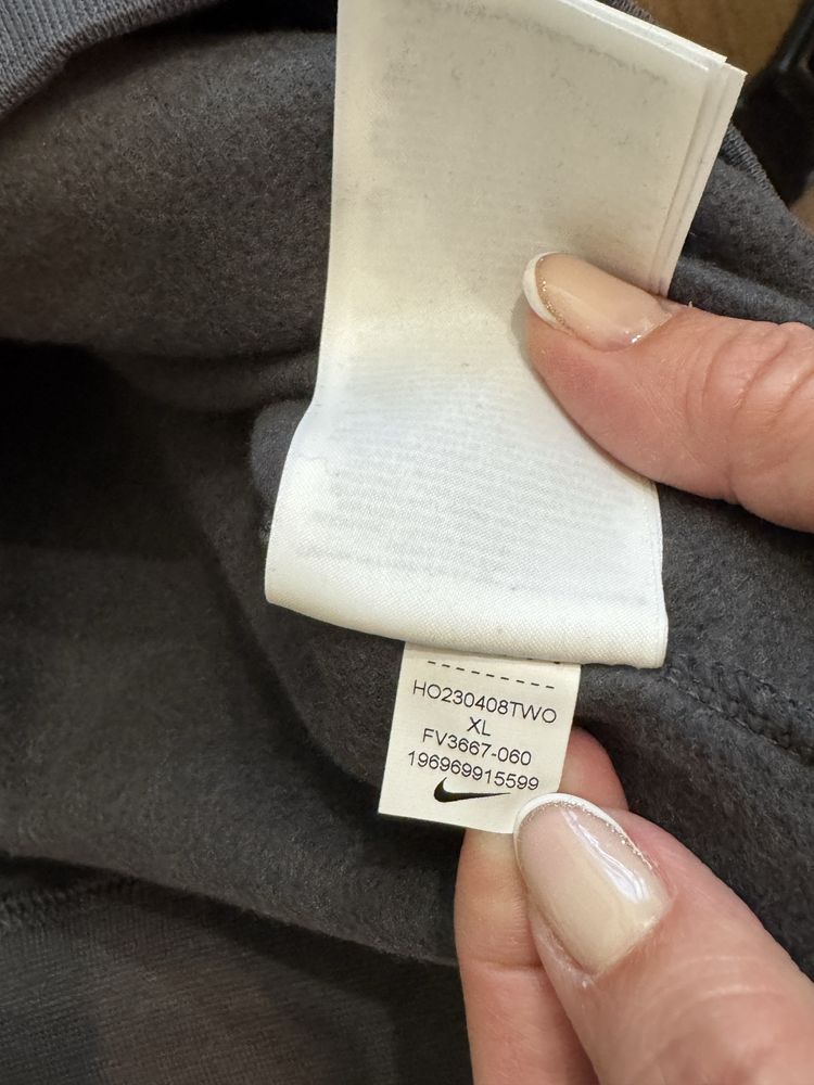 Спешно се продава Суитшърт на Nike