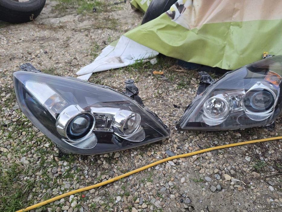 Faruri xenon Opel Vectra C facelift.