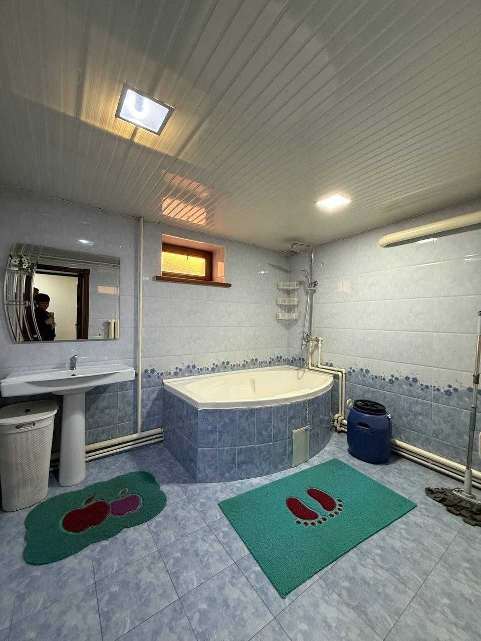 3 qavatli 1.5 sotixli hovli sotiladi