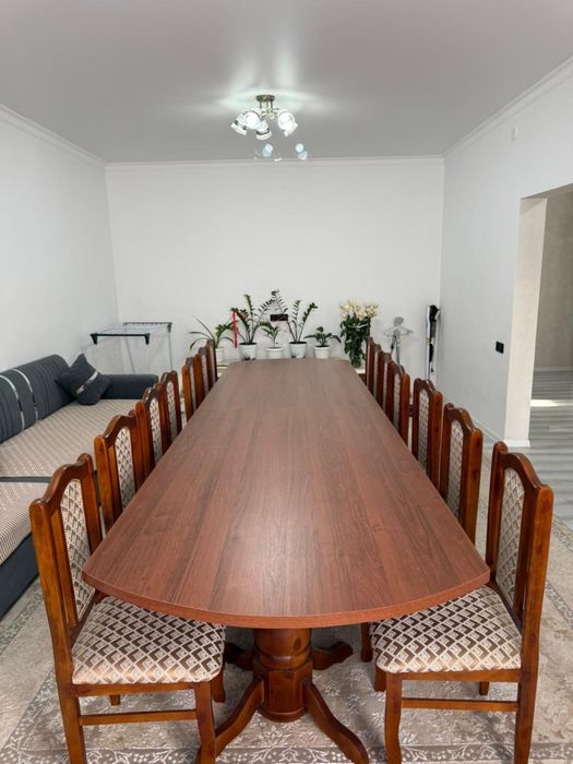 Стол и стулья ! 18 стульев ,5 метров