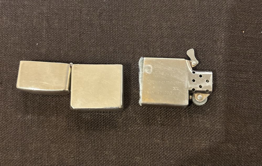 Vând bricheta originala Zippo 1999, din argint, cu insertie din 1999