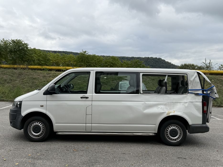 VW Transporter T5 2.0 Tdi Euro 5 Avariat cu 8+1 Locuri
