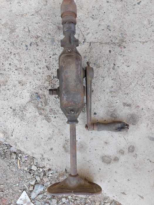 Ручной дрель советский