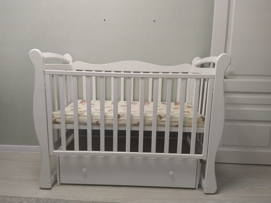 Продам кроватку из натурального дерева