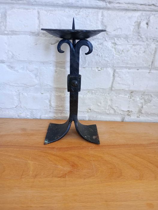 Стар свещник от ковано желязо