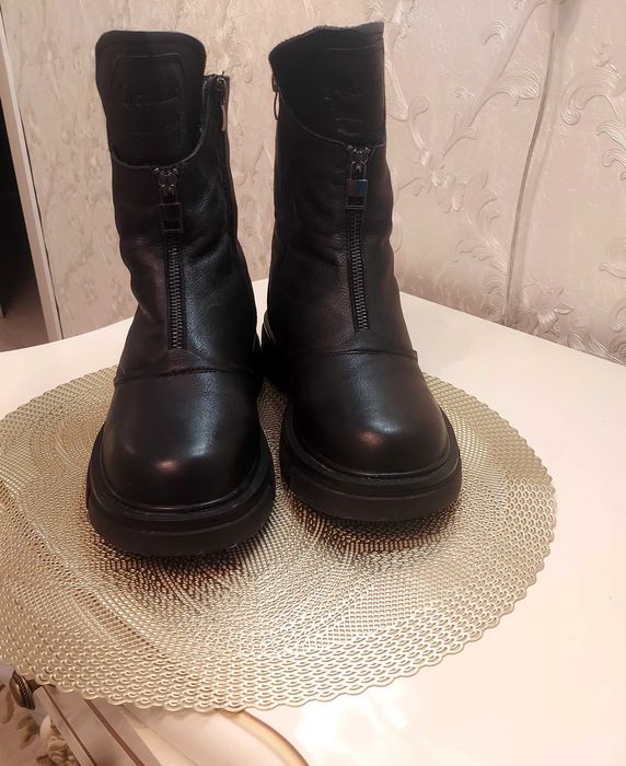 Продам ботинки женсеие,зимние39р.15000