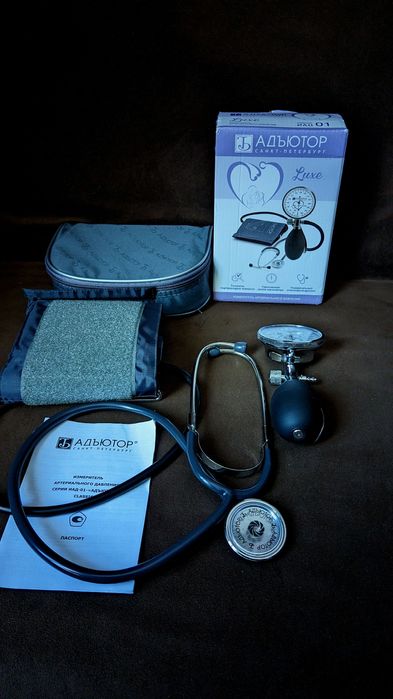 Новый в упаковке механический тонометр