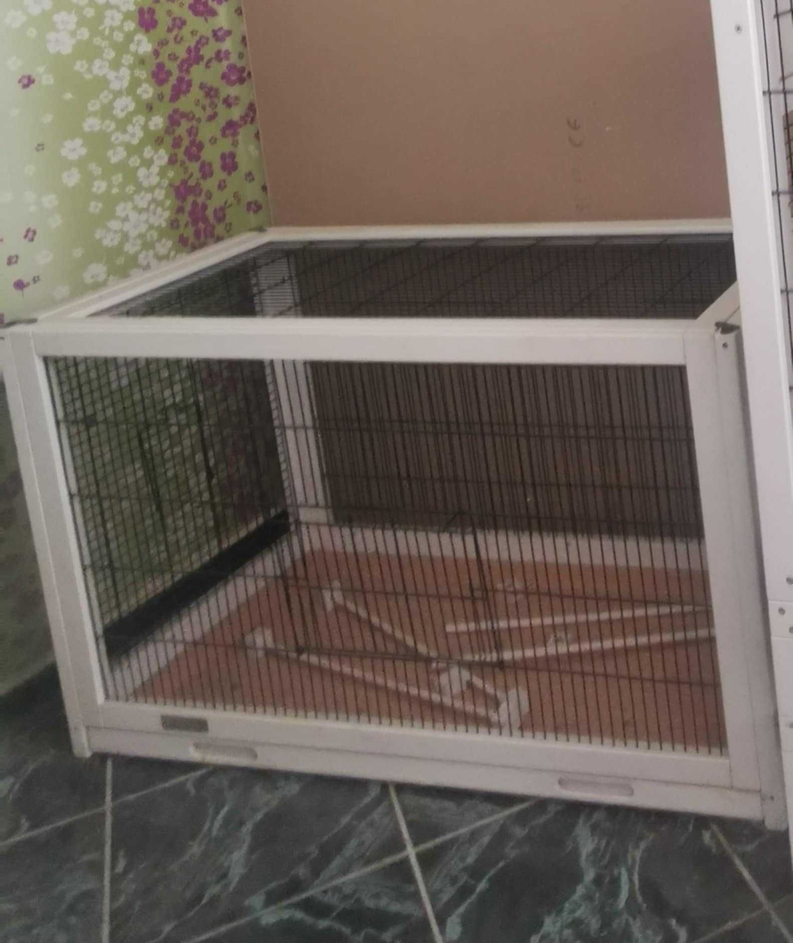 Дървена клетка за птици