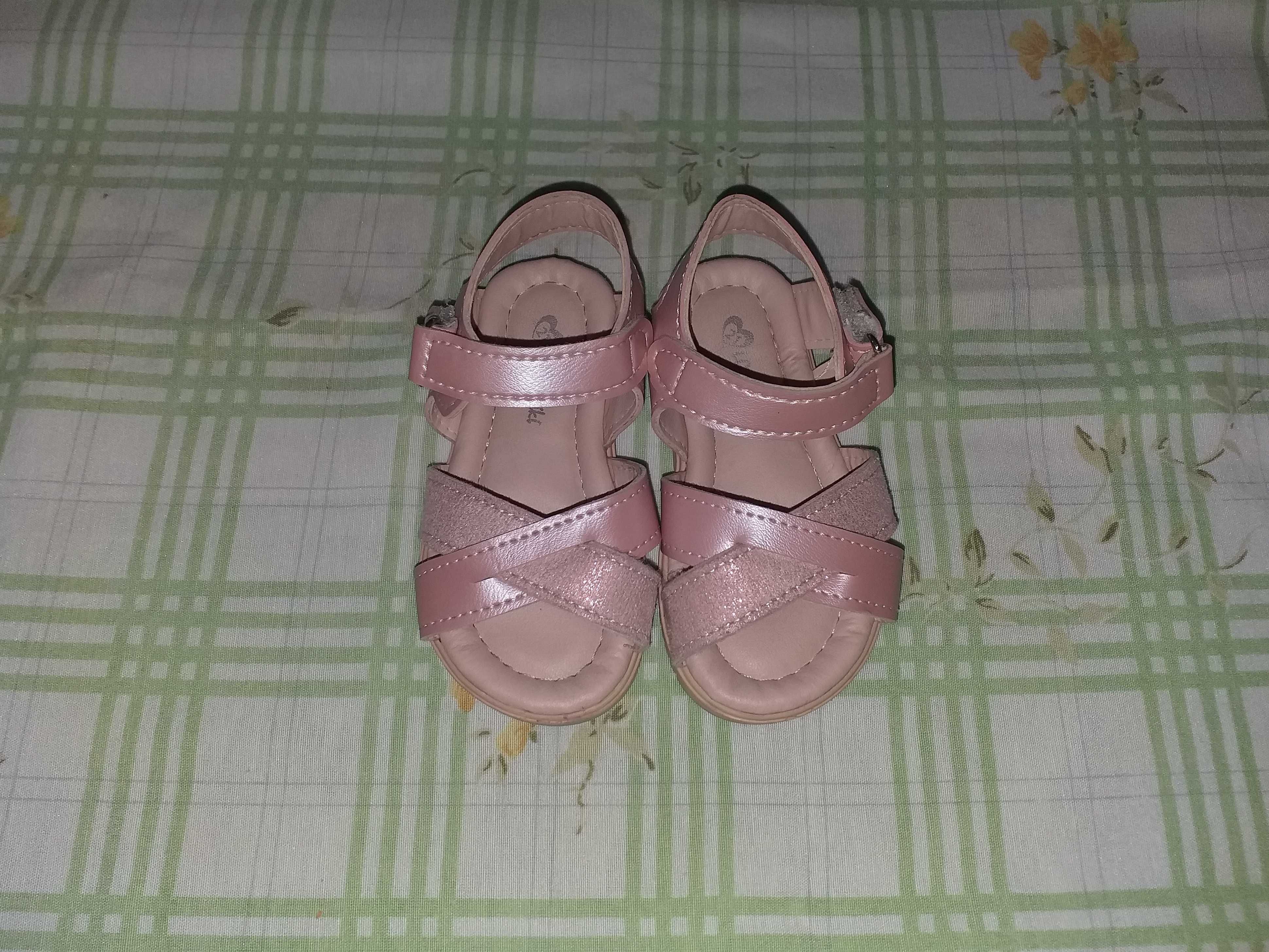 Розови сандали с велкро