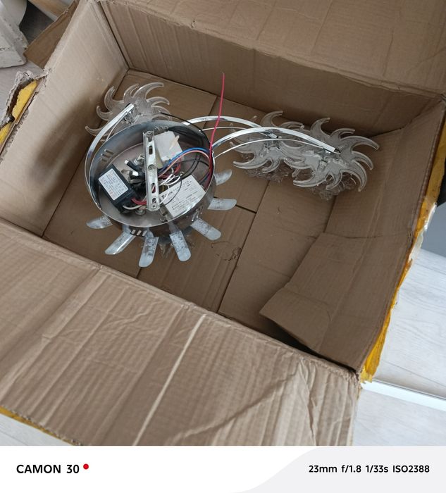 Срочно продам люстрю