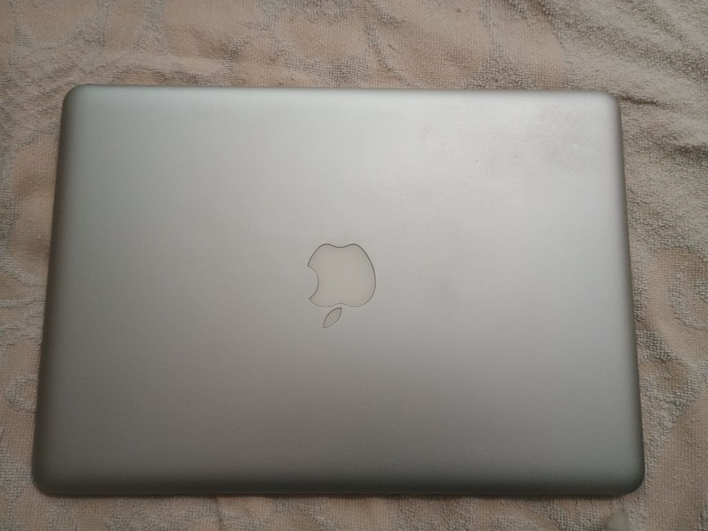 Vând Macbook Air A1304