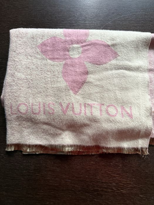 Fular Louis Vuitton , impecabil