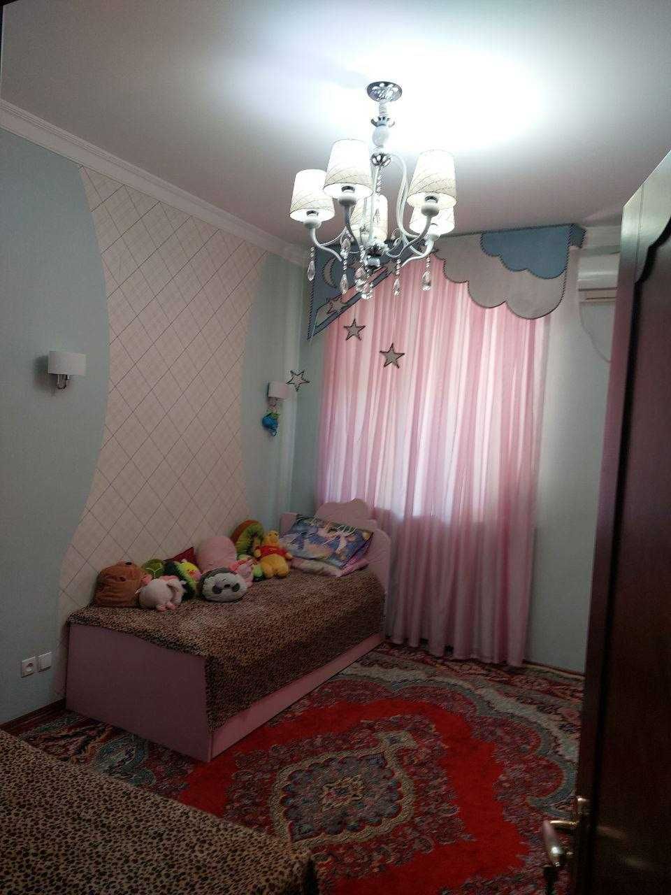 Продаётся 4-комнатная квартира в Юнусабаде, 17 квартал