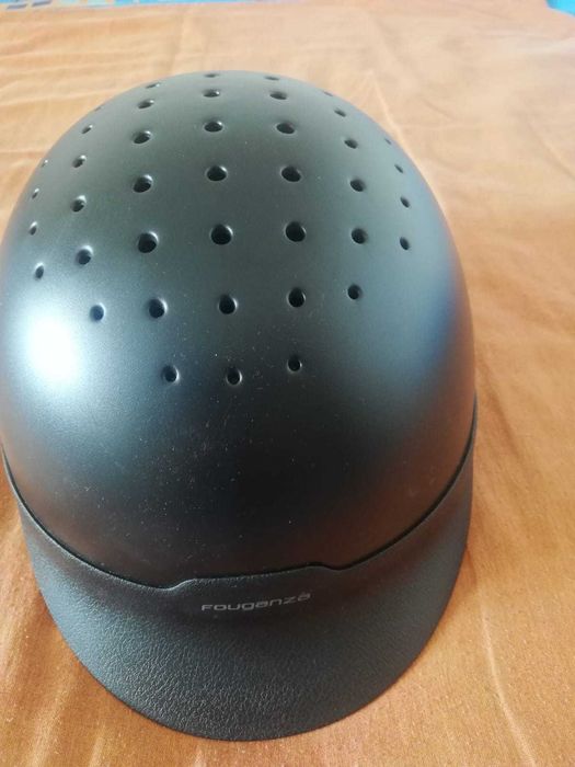 Casca pentru calarie + manusi. 8-10 ani