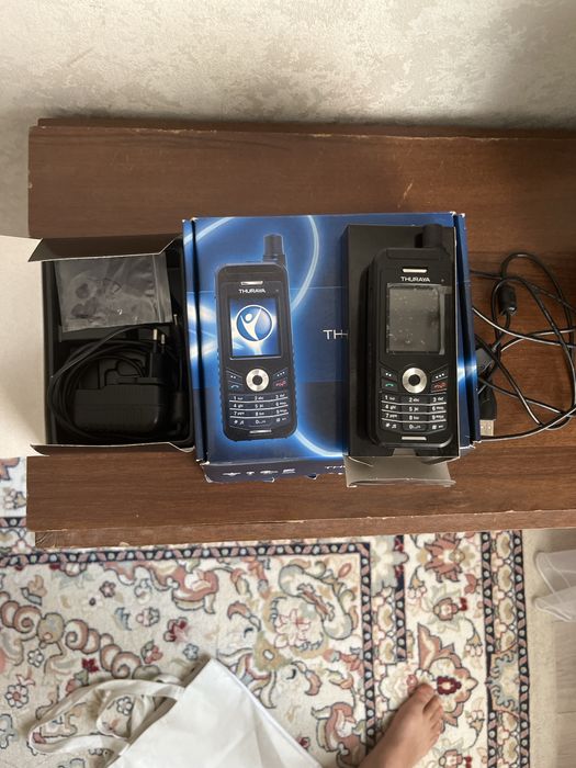 Thuraya XT спутниковый телефон