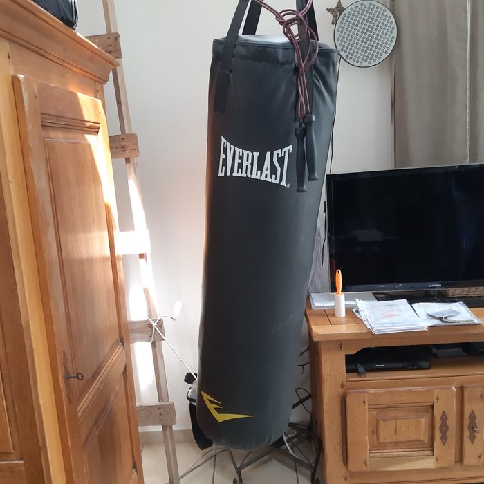 Sac box EVERLAST negru 123 cm 33kg cu sistem de ancorare, totul  nou