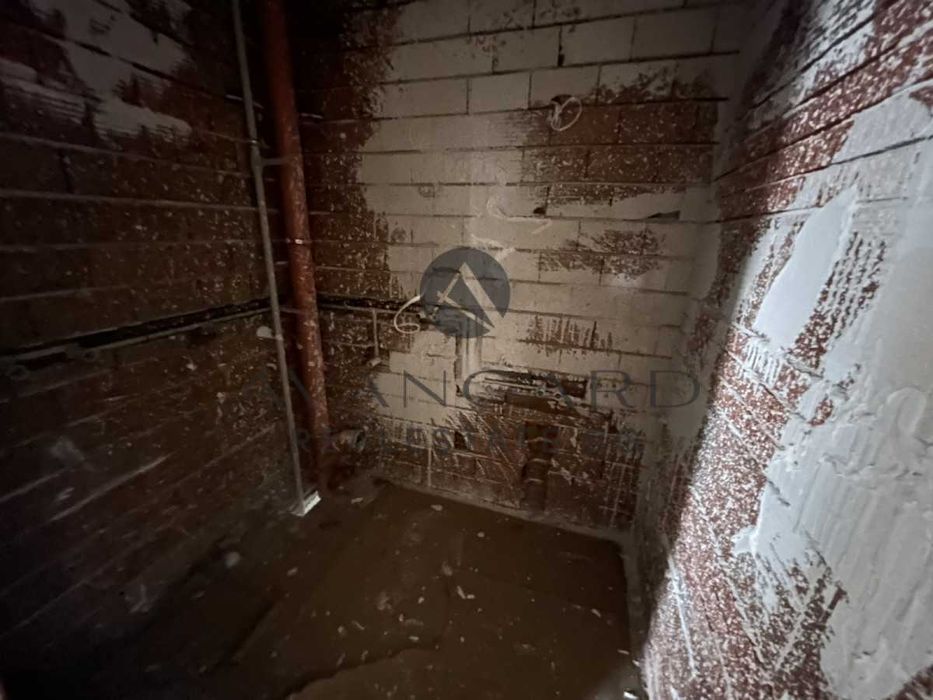 Продава се Четиристаен апартамент в Пловдив, Остромила - 131 кв.м за 1268 €/кв.м - Снимка #8