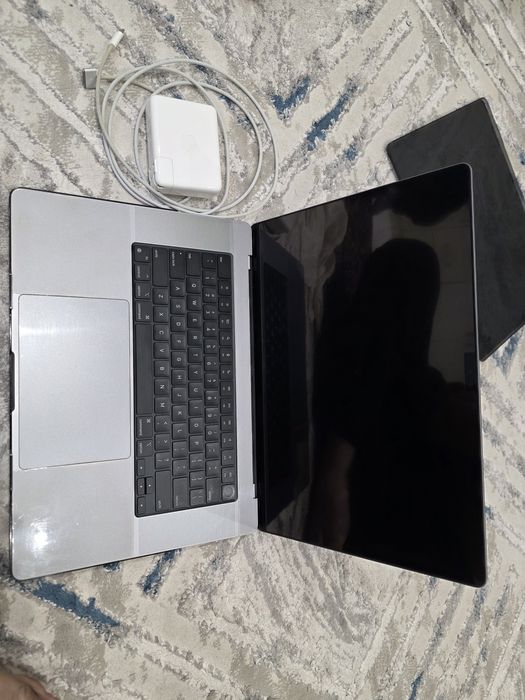 Macbook pro m1 (16inch)
