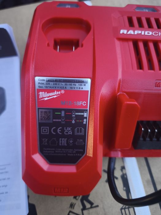 Зарядно бързо Milwaukee