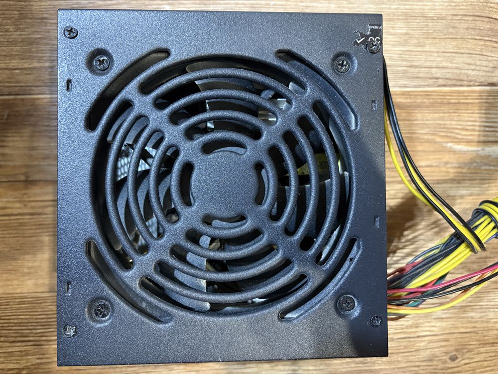 Блок питания AeroCool VX PLUS 350W, б/у, в хорошем состоянии