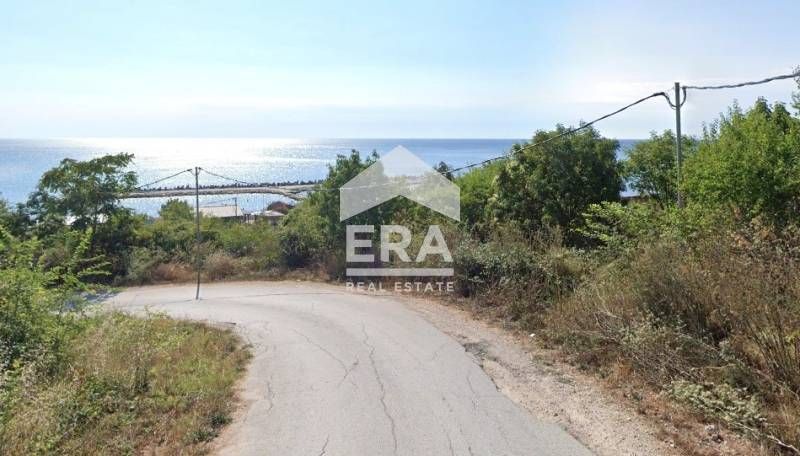 Ексклузивен парцел с голяма площ на метри от морето във вилна зона Кра