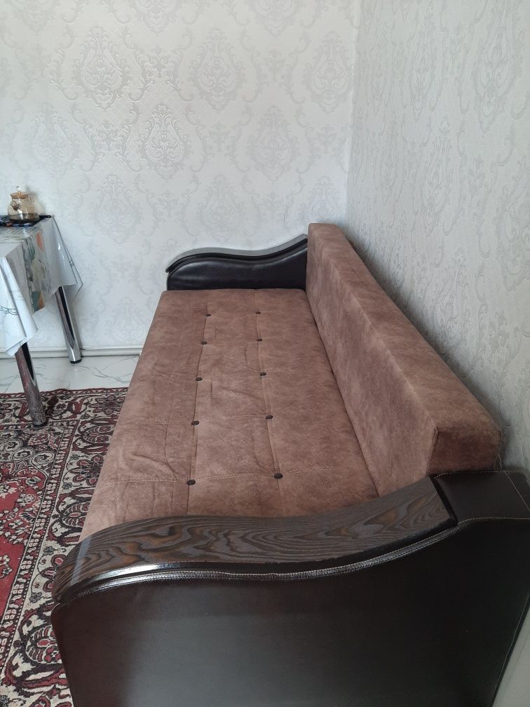 Диван сатамын, ұсталынған, бірақ жағдайы жақсы