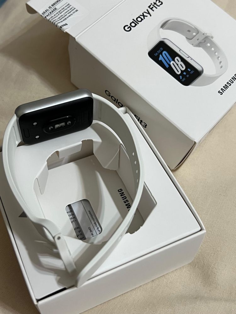 Продаю часы Galaxy Fit3 новые