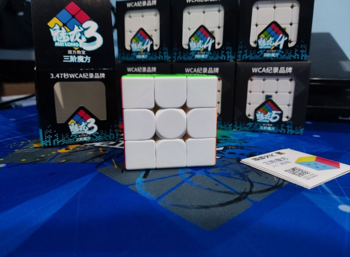 Cub Rubik Nou 3x3 MoYu Meilong Stickerless + Lubrifiant!
