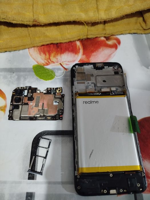 Реалми 7i на запчасти экран, плата верхний и нижний батарея все рабочи
