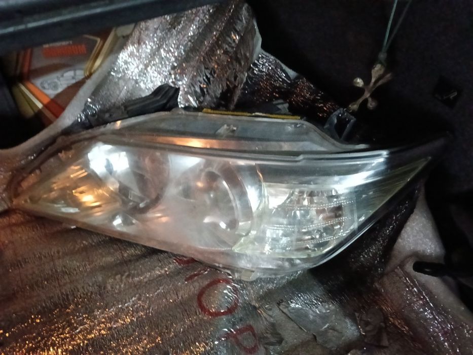 Продам 2 фары на Тойота Камри 50