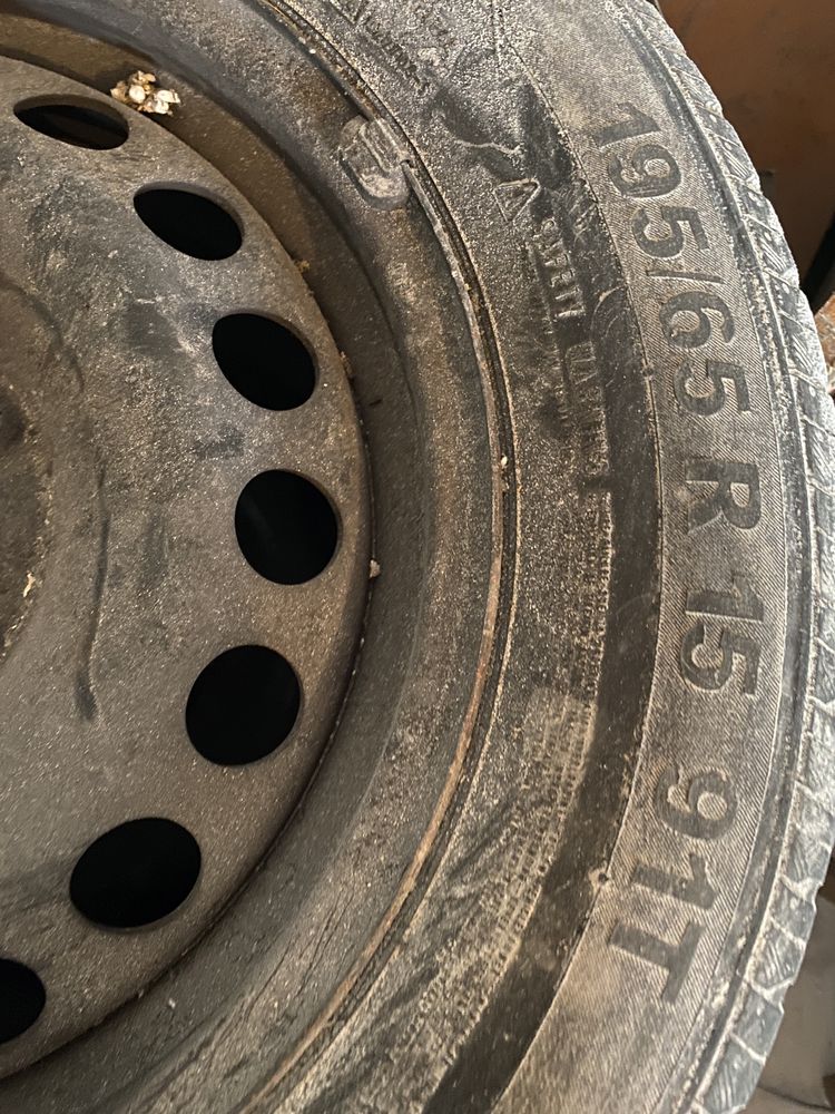 Vând anvelope de vară Continental 195/65R15+jante