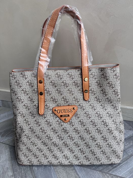 Нова дамска чанта Guess или U.S. POLO