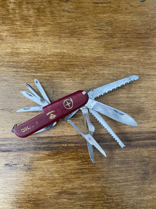 Suport pt. ustensile semineu sau umbrele ;Briceag multifuncțional