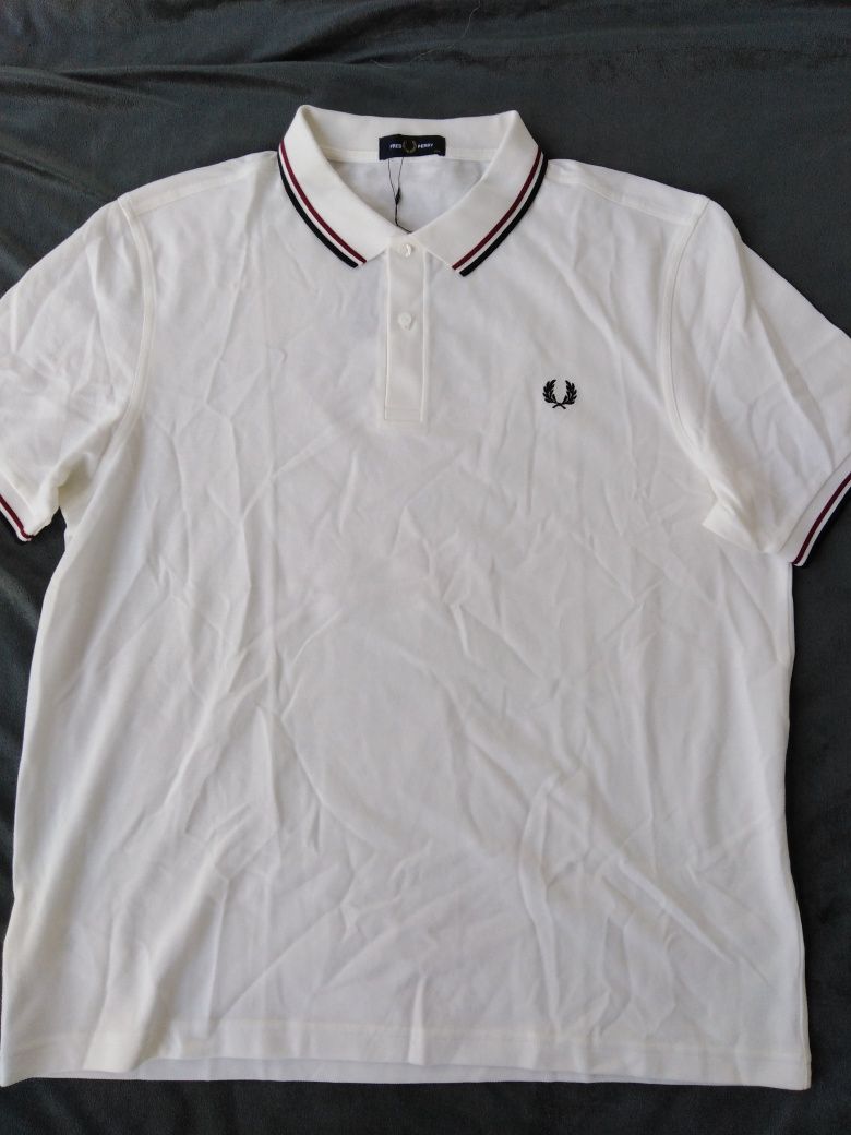 Tricouri Fred Perry, noi, pentru bărbați.