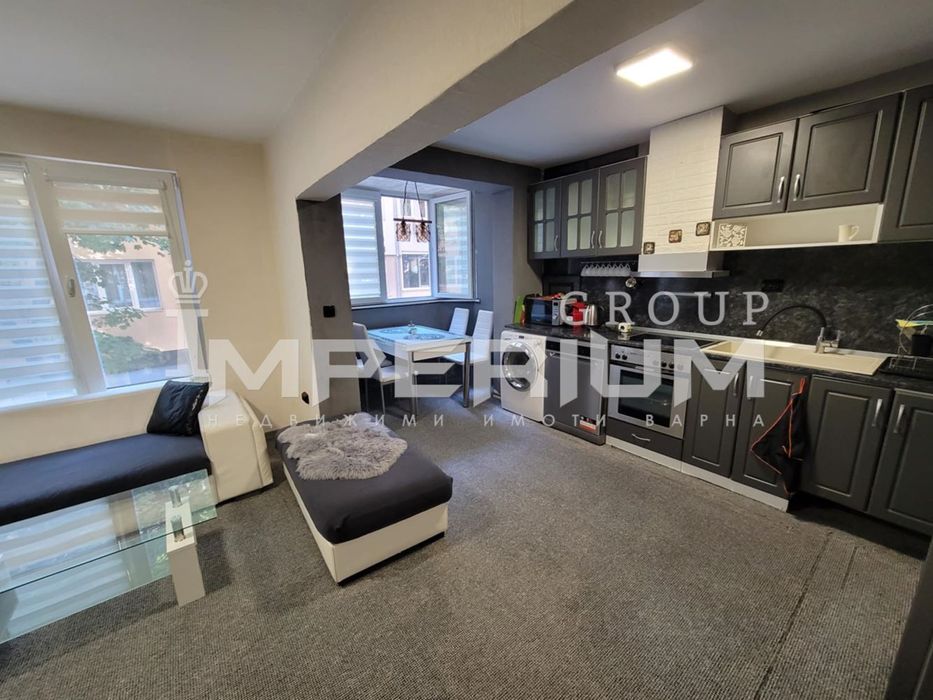 Дава се под наем Тристаен апартамент в Варна, Спортна зала - 80 кв.м за 612 € - Снимка #1