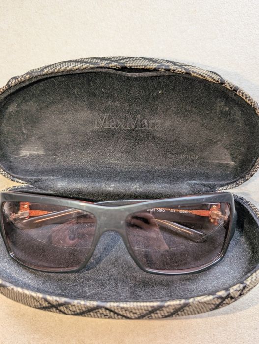 Vând ochelari de soare Max Mara