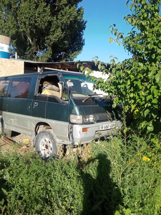 Продам машину Делика