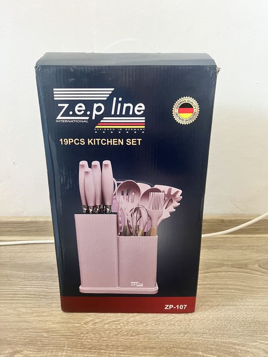 Set de bucătărie Set de cuțite și ustensile de bucătărie.