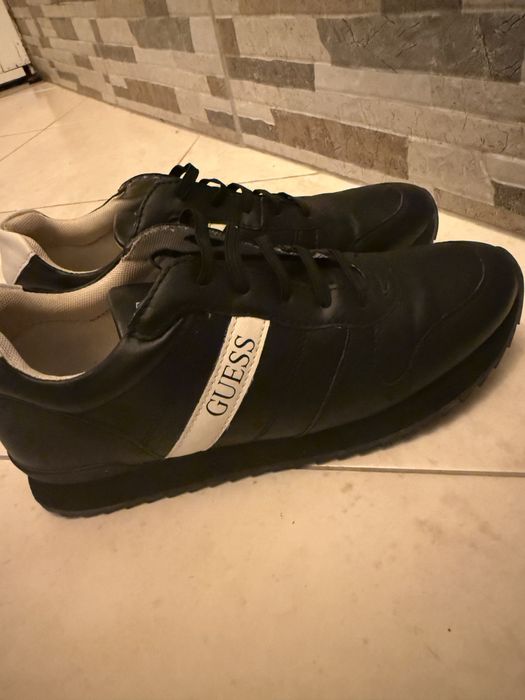 Маратонки на GUESS