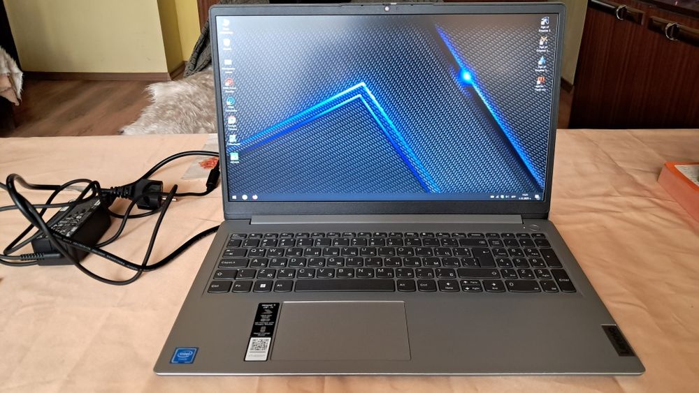 Нов лаптоп lenovo