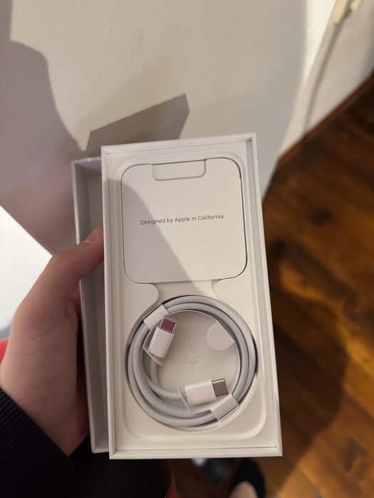 ЧИСТО НОВ Iphone 15 Pro E-Sim Natural Titanium 256GB