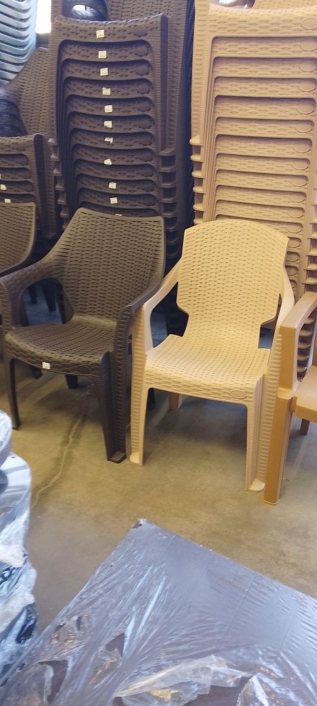 Vând  scaune de terasa diferite modele  foarte rezistente