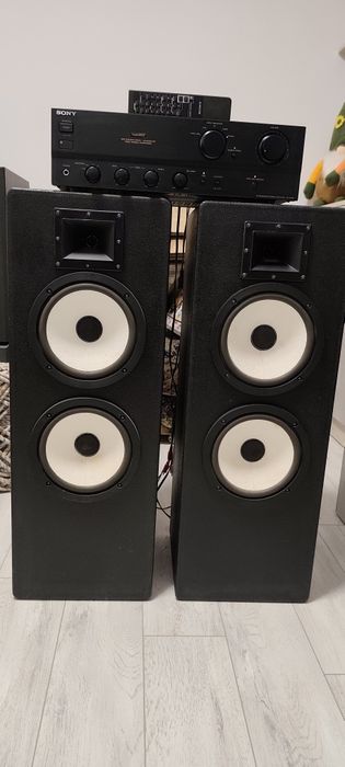 Boxe 2 x 100 W rms 8 Ohmi / amplificator Sony TA F 461R cu telecomandă