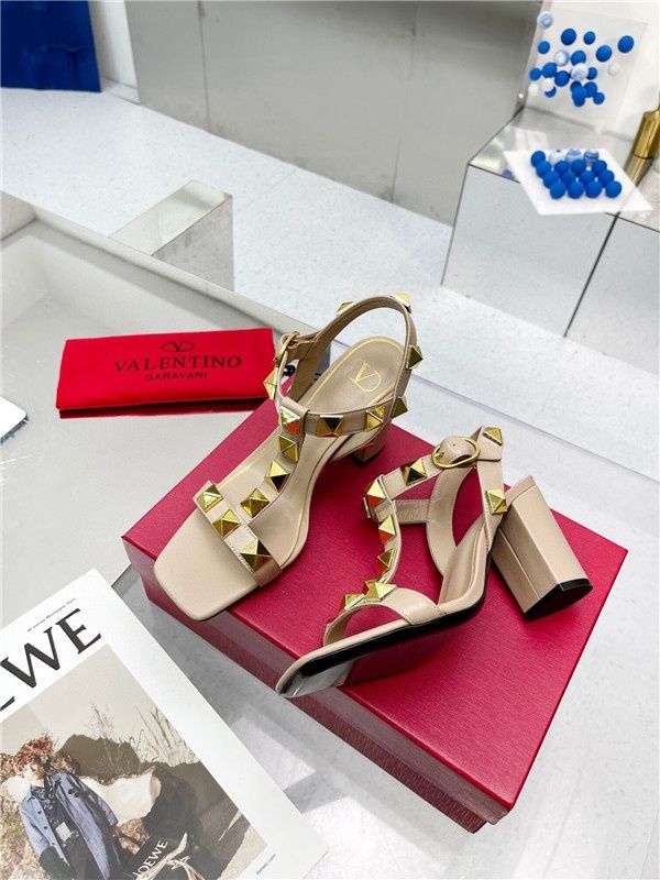 Sandale Valentino Rockstud-pret promotional!